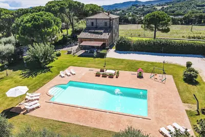 Ferme historique avec piscine et grand jardin à usage exclusif pour 14 personnes