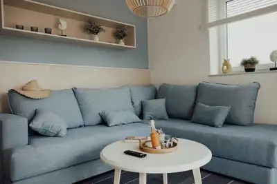 Image de Maritime flair and comfort: the 'Strandläufer' coastal apartment in Hooksiel