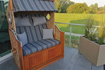 Image de Penthouse \"Captain Hook\" with a fantastic view of the dyke.
