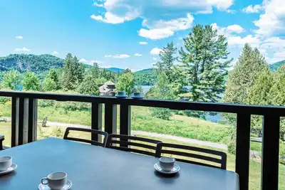 Image de Suite avec Vue sur les Montagnes et Accès au Resort