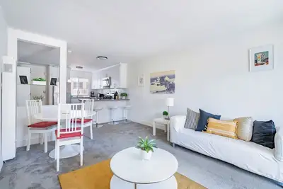 Image de 2br/2ba Apt Nr Uc Berkeley | 4 Beds & Free Parking