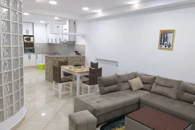 Image de (4-1) Proprete - Commodites - Securite - Tranquilite