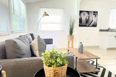 Image de Miami Shores Gem | 3br Comfort + Prime Location