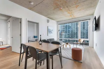 Image de Near Theaters & Nightlife, Group Fun, Sleeps 8