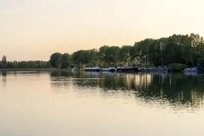 Image de Lakeside Luxury Mansion