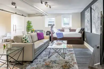Image de 2br Apartment - Near Downtown