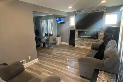 Image de Spacious 4-bedroom house in delightful Detroit with WiFi, Ac