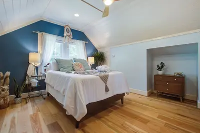 Image de Central Location. Hot Tub! Aqua Terra Cottage. 5 mi to Downtown, 7 mi to Folly!