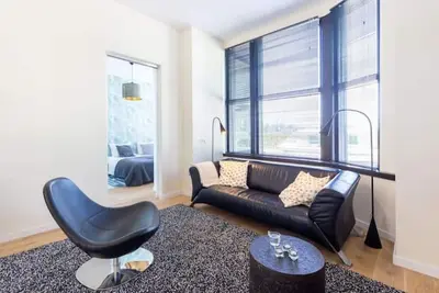 Image de Amazing location - Modern designer apartment
