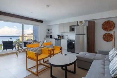 Image de Casago 1208 Brand New Rental Brilliant Ocean Views Across the Street From the Beach