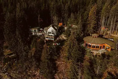 Image de Entire Home-Vue sur Lac-Résidence-Salle de bain privée séparée
