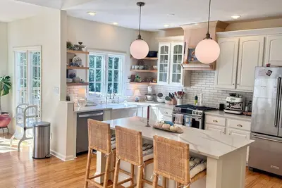 Image de Spacious 5-bedroom House, Huge Backyard & Basement, 10 min. to Iu Campus!