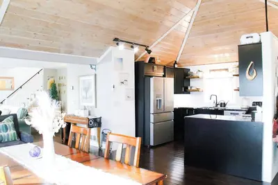 Image de New Vacation Rental Listing! Lakefront Cabin With Private Dock, 1 Hr From Mpls.