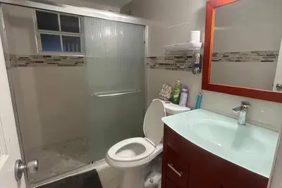 Image de Spacious 4-bedroom house with WiFi and Ac in city 5 minutes from Mia Airport