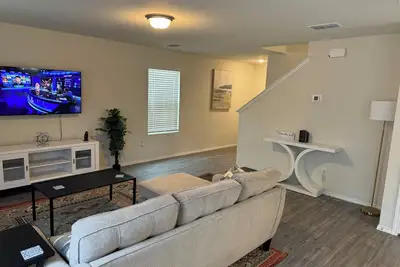 Image de Spacious New 4b2. 5b Retreat with Office, Forney