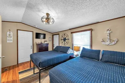 Image de New! Nautical Nest (Suite 2) by The Lodges at Fossil Creek