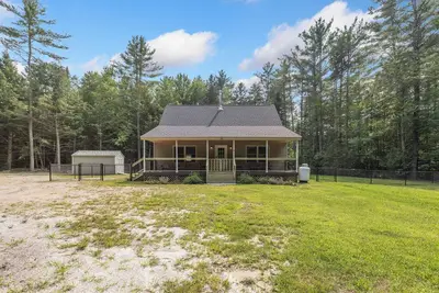 C-Howder Chalet Dog Heaven! Huge Fenced Yard