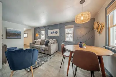 Cozy Home w/ Large Yard Near Appleton & Neenah
