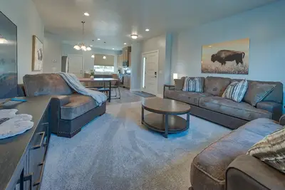 -:- Cowboy Casa -:- Modern New Construction - 3br+