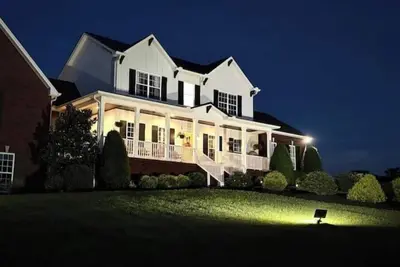 Image de Peaceful Green Acres - Pool, Firepit, Movie Room & More\n25 miles to Nashville
