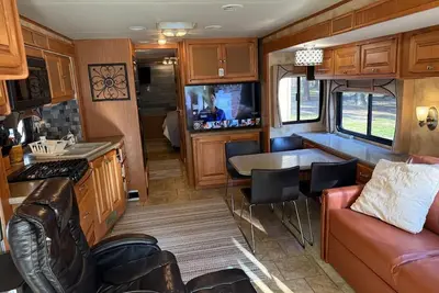Image de Luxury Motorhome in South Crestview with WiFi, Ac