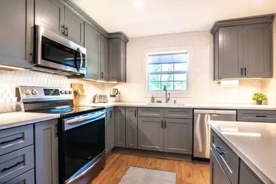 Image de Spacious Retreat | 7 Bedroom, 3 Bath, Ping Pong