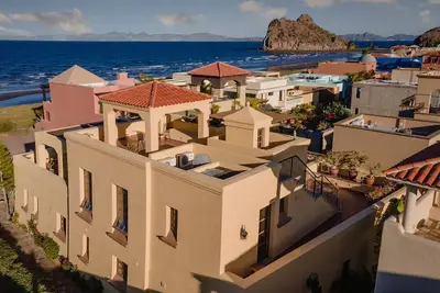 Image de 4-bedroom custom-built house with an amazing view  to  the Sea of Cortez…