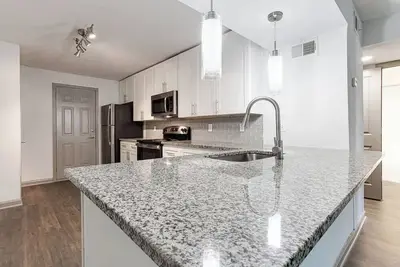 Image de Cozy, family-friendly 1 bedroom apartment with WiFi in North Decatur