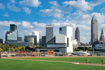 Image de 2 Modern Rooms w/ Restaurant and Bar in the Heart of Cleveland