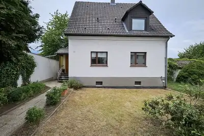 Image de Maison-Basic-Salle de bain privée séparée-Vue sur Jardin-Einfamilienhaus bis. . .
