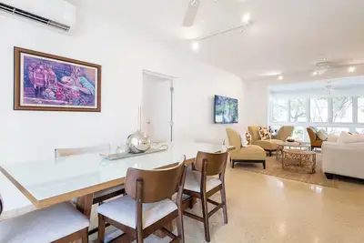 Image de Villa Georgetti Hidden Gem in Miramar, Sj | Power Generator, Water Cistern, Parking