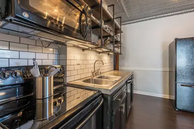 Image de Stylish 3 Bedroom W/ Ac ❄️, Mesh WiFi 🛜, Billiards 🎱 table, Games🎯🎮, parking