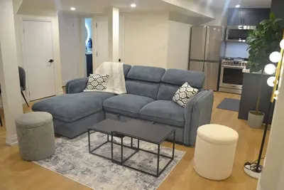 Image de Modern 2-Bed Basement Retreat!