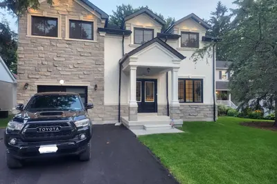 Image de Welcome to our luxurious villa in the heart of downtown Newmarket!