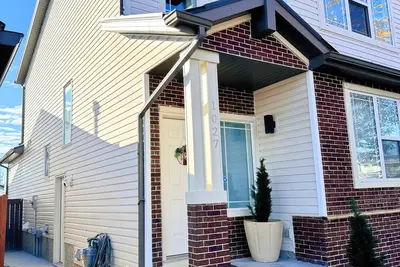 Image de Modern 2-bedroom suite - Cozy vibes & Great Location.