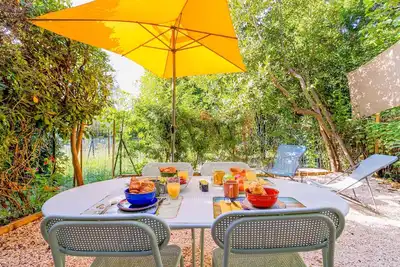 Image de Cocon avec jardin centre-ville par SELECTsoHOME