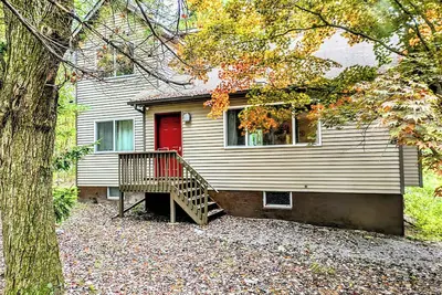 Image de Light filled retreat in the woods