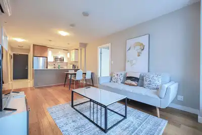 Image de 2bdr & 2Bath | Ac | Free WiFi & Parking @ Oval Park