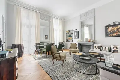 Image de Appartement luxueux / historique proche bon marché
