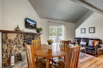 Lovely Loft w/ Views | Walk to Heavenly | Sleeps 4