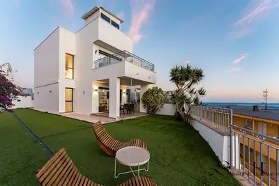 Image de Maison de ville de luxe avec sauna et jacuzzi sur le toit Ref062