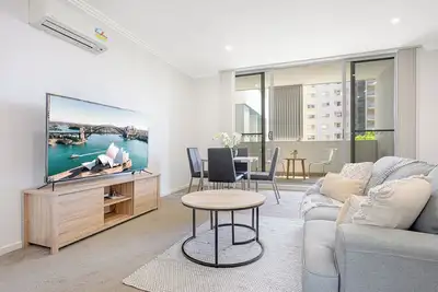 Liverpool Stunny Modern Apt |Wifi &Parking\n\n