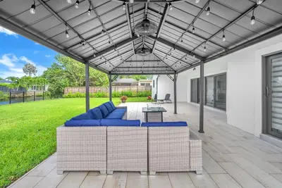 Image de Charming Waterfront Home in Aventura