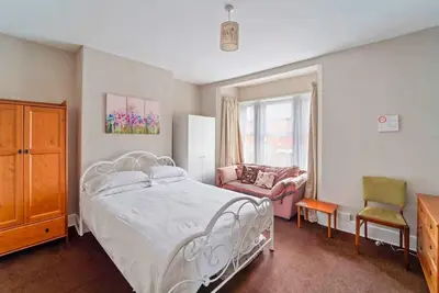 Image de 4 Bed Homely Retreat - Wv1