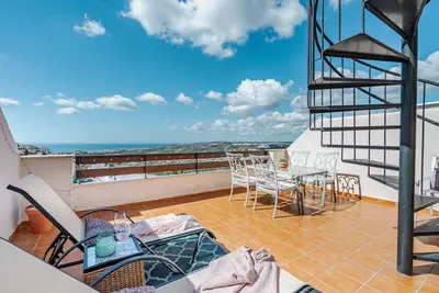Image de 20. 100 m2 Terrace & Balcony with Stunning Sea Views - Casares