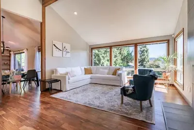 Image de Pnw Contemporary Retreat near Lake Sammamish