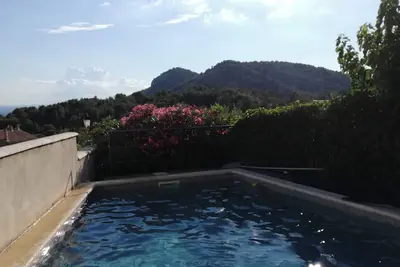 Image de Village centre. Logement avec terrasses vue montagne et piscine.