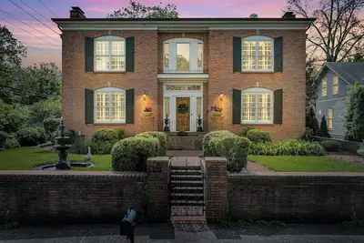 Image de Above Nashville Franklin Heritage House| Walking Distance| Historic IServices