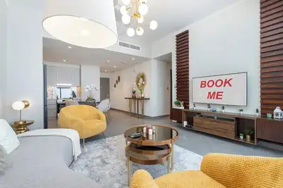 Image de StayShort - Stylish 2-Bed Oasis with Pool in Peaceful Creek Harbour