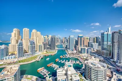 Image de Airy and Cozy 2-Bedroom Apartment with Marina Views in Dec Tower 2